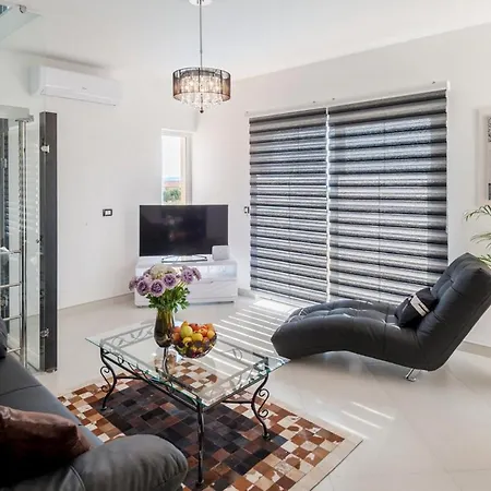 Novi Stafilic Sleeps 12 With Pool Air Con And Wifi Villa