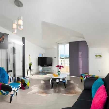 Villa Novi Stafilic Sleeps 12 With Pool Air Con And Wifi