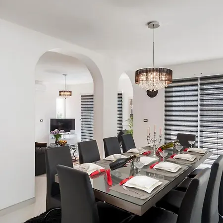 Novi Stafilic Sleeps 12 With Pool Air Con And Wifi Kaštela