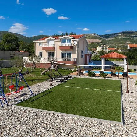 Villa Novi Stafilic Sleeps 12 With Pool Air Con And Wifi Kaštela