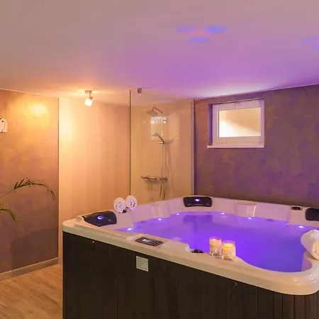 Novi Stafilic Sleeps 12 With Pool Air Con And Wifi Villa Kaštela